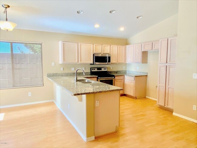 Building Photo - 10835 W Louise Dr