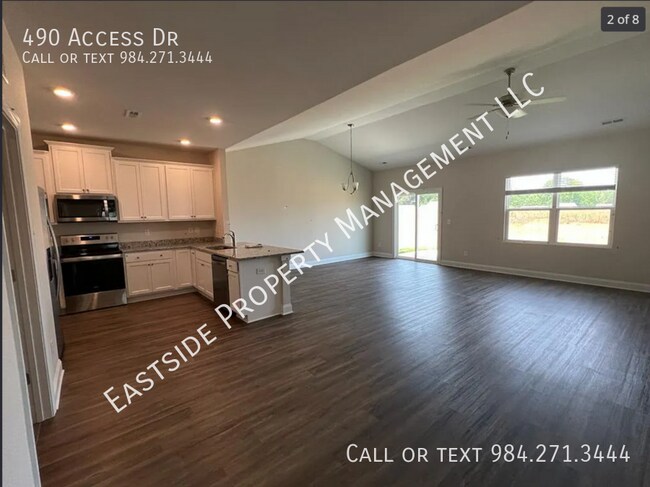 Building Photo - 490 Access Dr