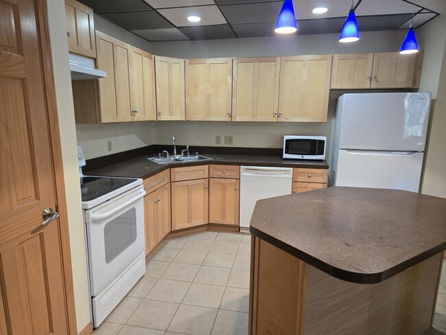 Kitchen. - 43 S Huron St