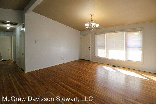 Building Photo - 3 br, 1 bath House - 5519 N. Garrison Place E