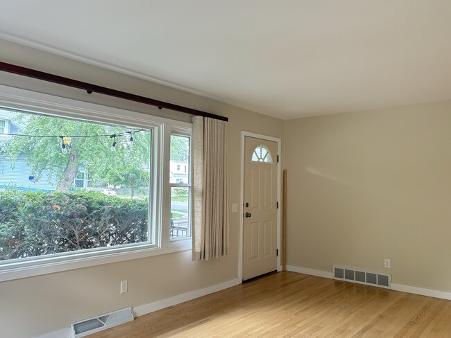 Building Photo - 3329 Webb Ave