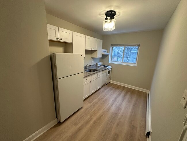 Building Photo - 63 Selkirk Rd