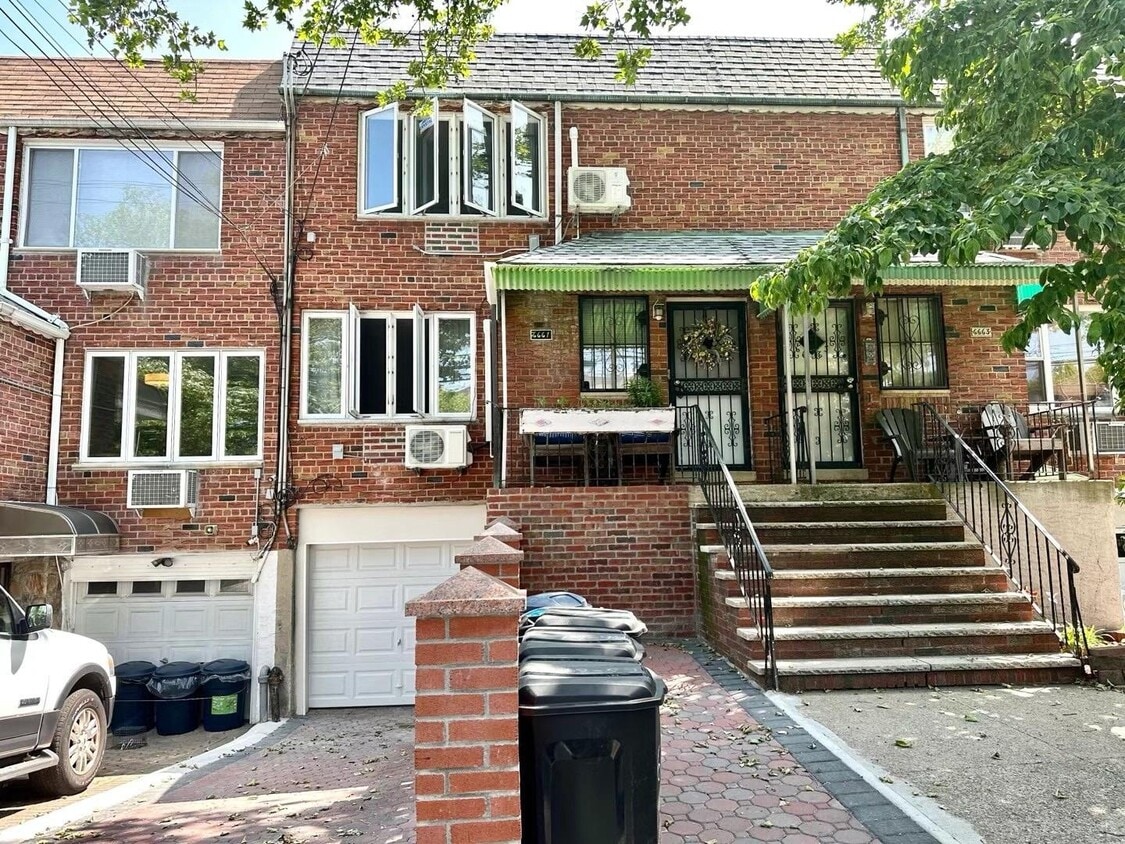Foto principal - 66-61 73rd Pl