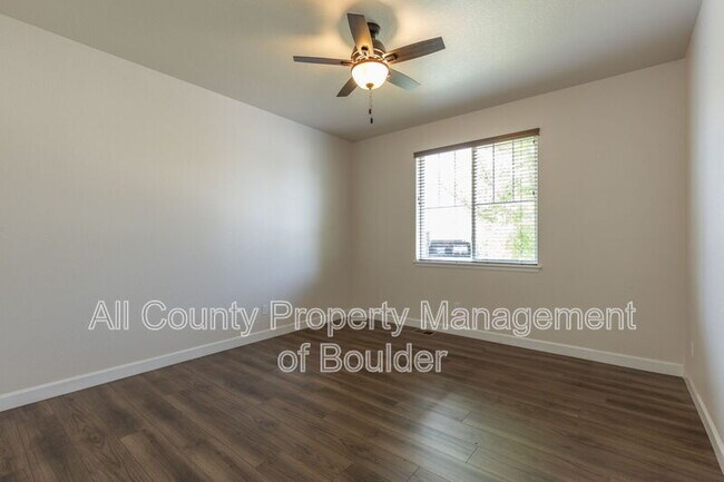 Building Photo - 286 Western Sky Cir