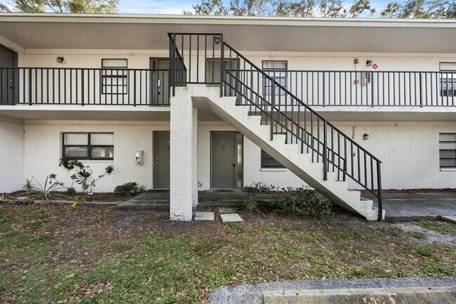 Building Photo - 2122 Bradford St