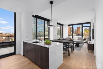 Building Photo - 111 Varick St
