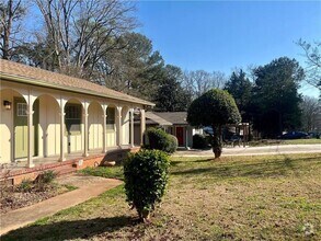 Building Photo - 2274 Greenway Dr