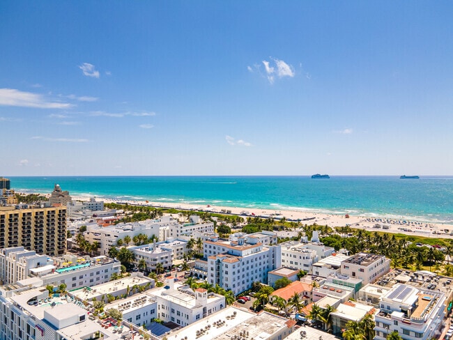 Building Photo - The Strand on the Ocean