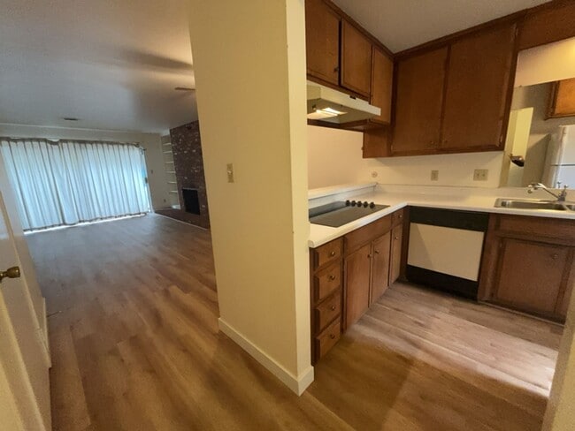 Building Photo - 605 Radcliffe Dr