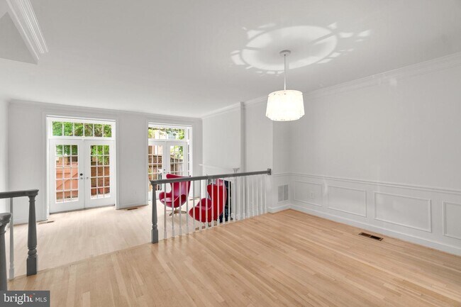 Foto del edificio - 4347 Westover Pl NW