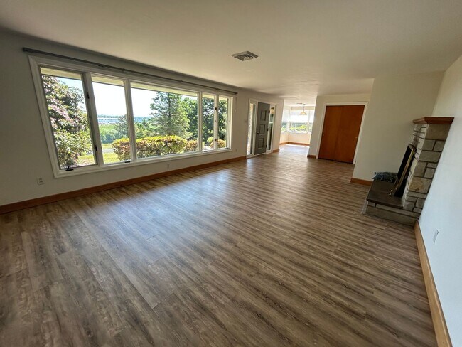 Foto del edificio - 3 Bedroom House on Harrisburg Pike