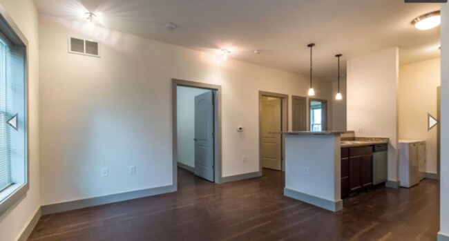 Foto del edificio - 631 N College Ave