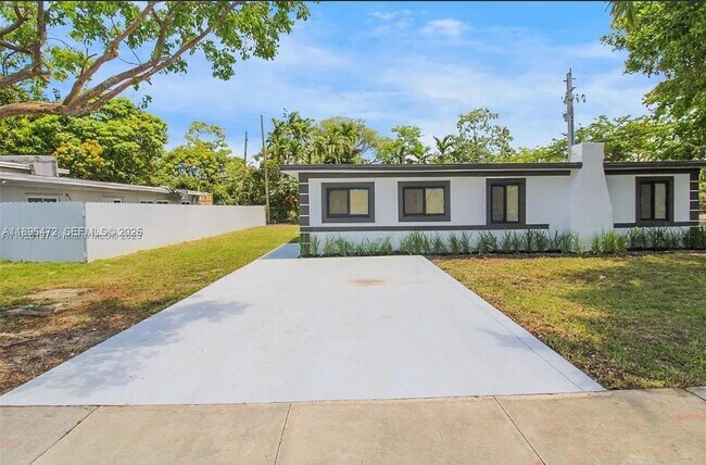 Building Photo - 13885 NW 5th Ave