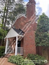 Building Photo - 1642 Village Glenn Dr
