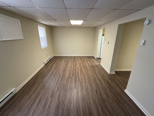 Building Photo - Apartment