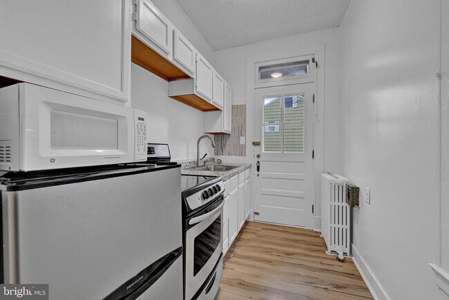 Foto del edificio - 2203 Edmondson Ave