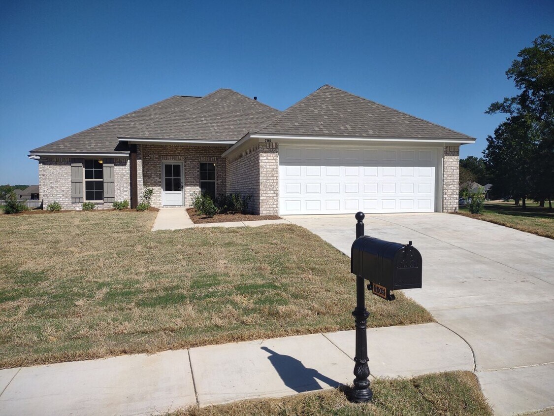Primary Photo - MOVE IN SPECIAL!**** 1/2 OF 1ST MONTH RENT...