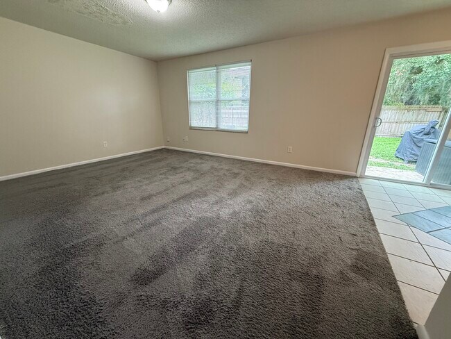 Foto del edificio - 805 Meadowbrook Dr
