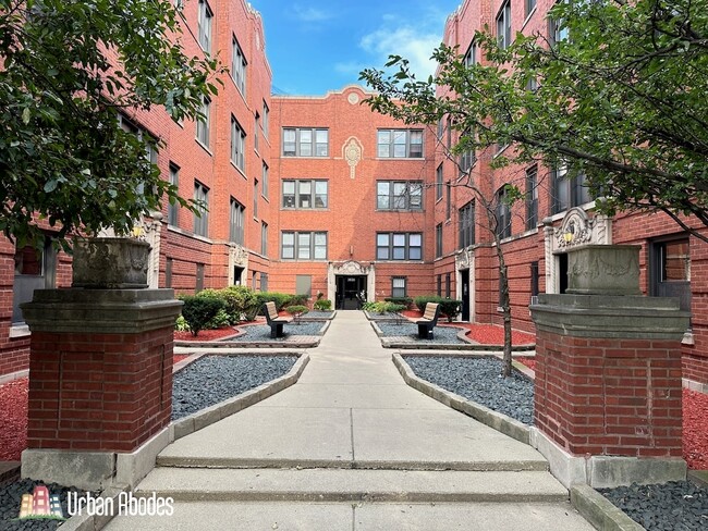 Building Photo - 3523 N Racine Ave