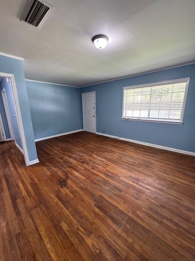 Primary Photo - Lakeside Villa Apartment