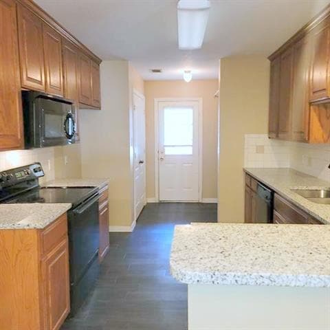 Building Photo - 920 Sierra Vista Ct