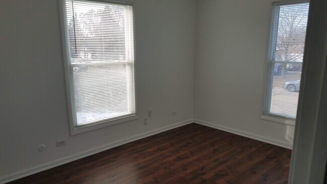 Foto del edificio - 855 Village Quarter Rd