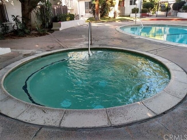 Building Photo - Bright, comfortable, and spacious one bedroom Condominium