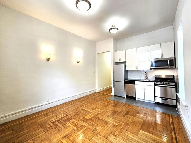 Building Photo - 664 W 163rd St