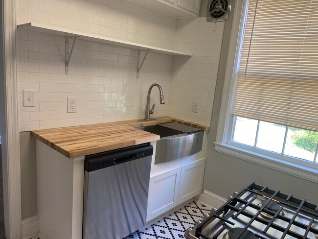 Foto del edificio - 1 Bedroom 1 Bathroom Unit-First Floor