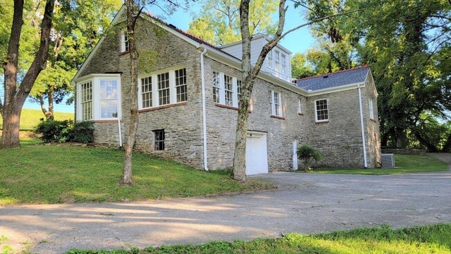 Building Photo - 7643 Nolensville Rd
