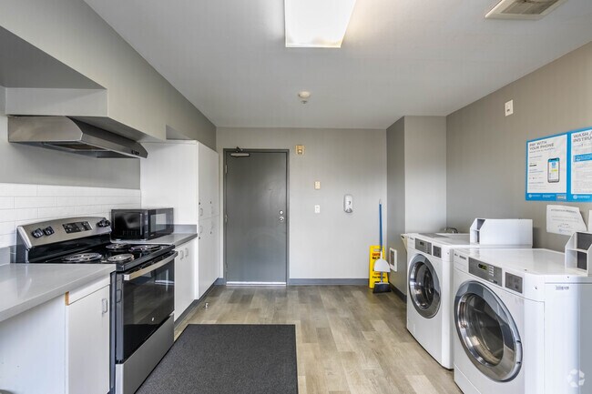Lavandería / Cocina - Husky Court Apartments