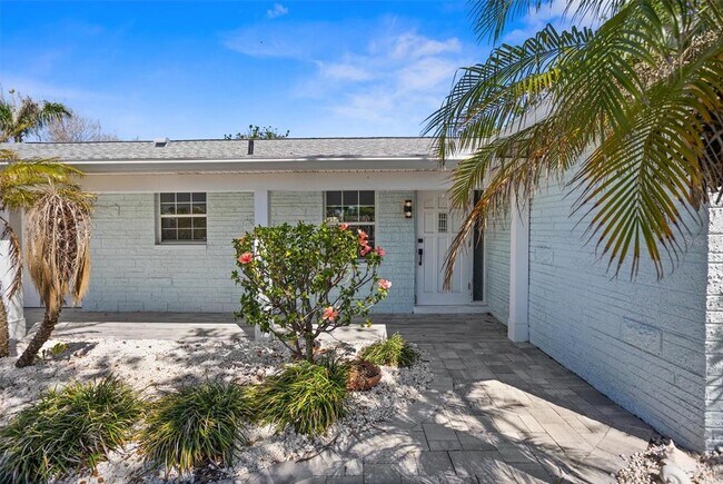 Building Photo - 10001 S Yacht Club Dr