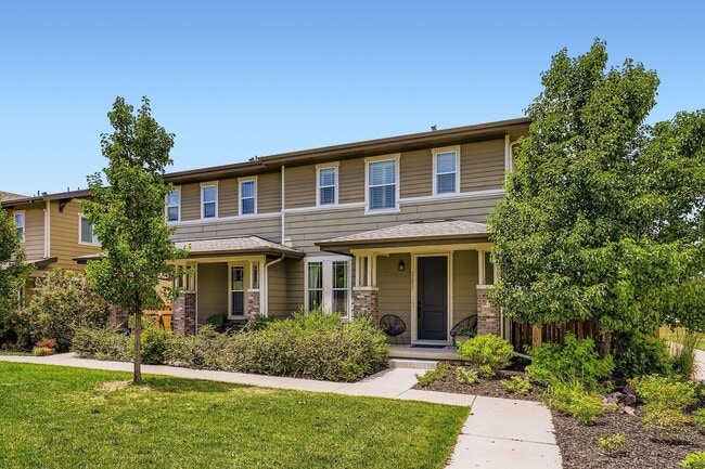 Building Photo - Charming 3 Bedroom