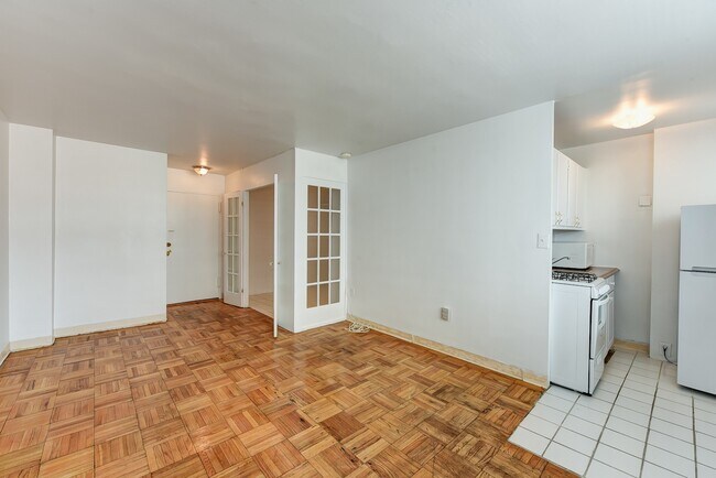 Foto del edificio - Charming & Bright Junior One Bedroom at River Place North