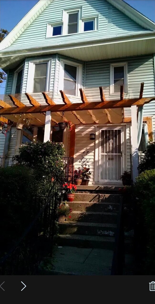 Building Photo - 972 Lafayette Ave