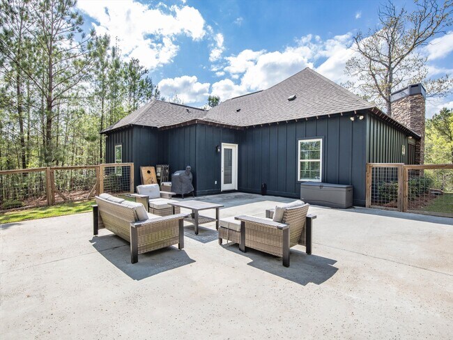 Building Photo - 127 Camp Cir