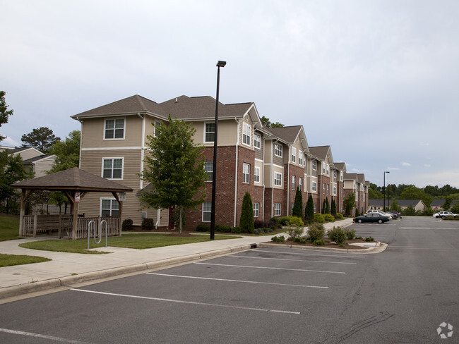 Foto del edificio - Brooke Pointe Apartments