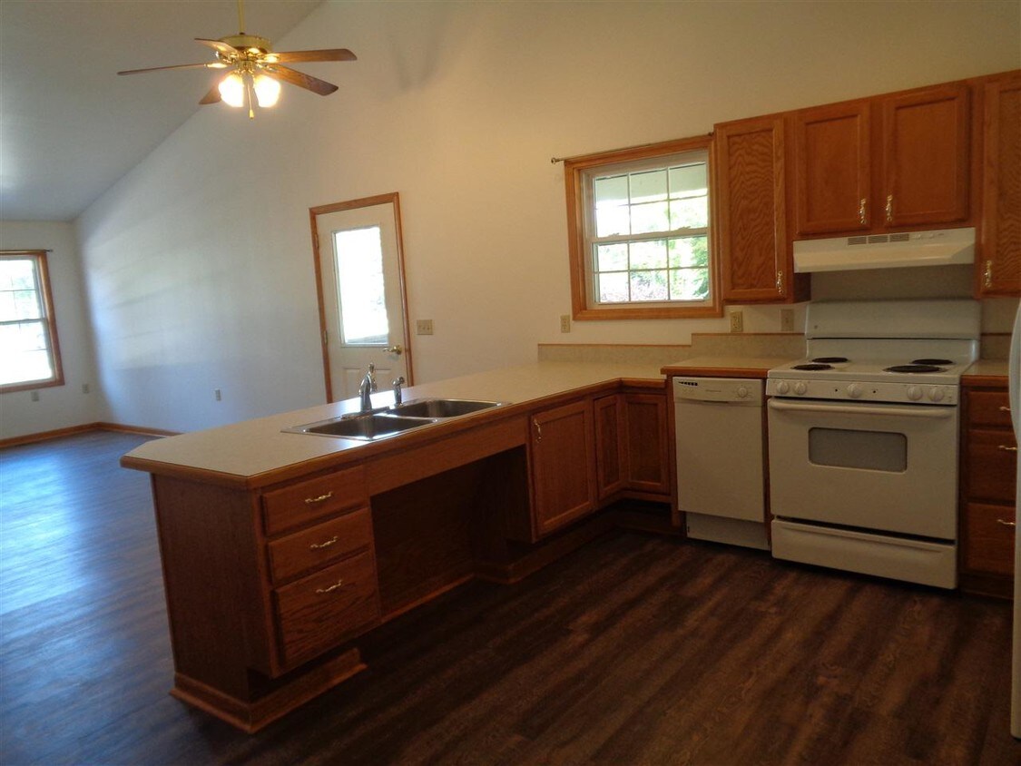 12300 Lake Rd, Otter Lake, MI 48464 Condo for Rent in Otter Lake, MI