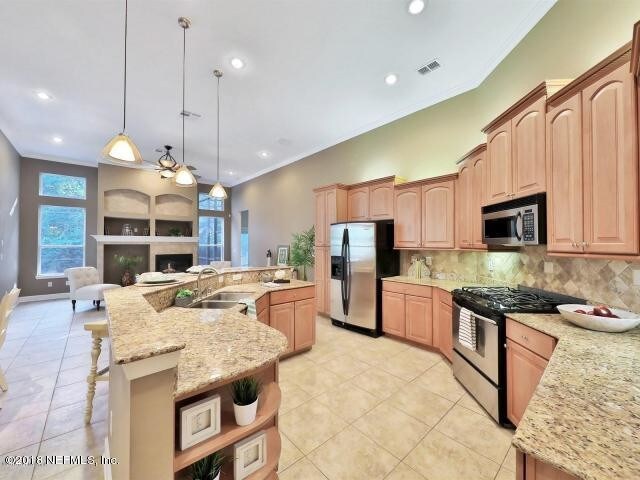 Building Photo - 215 Parkside Dr
