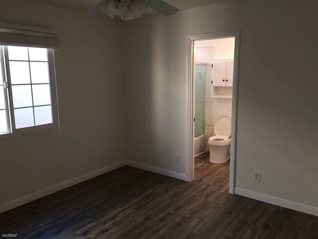Foto del edificio - 713 1/2 Jasmine Ave