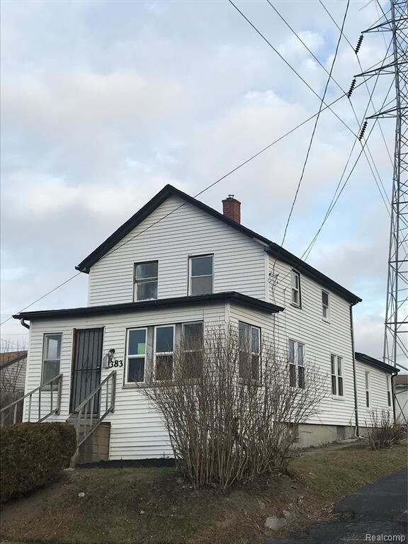 383 Bloomfield Ave, Pontiac, MI 48341 House for Rent in Pontiac, MI