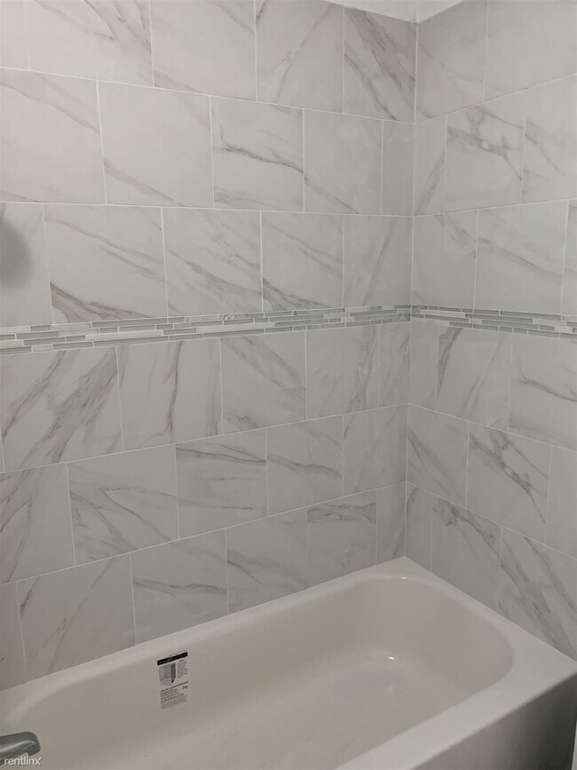Foto del edificio - 4 br, 2 bath  - 17 Michigan Ave # 2