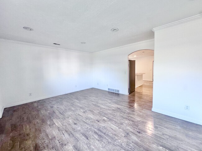 Building Photo - 71 W 750 N