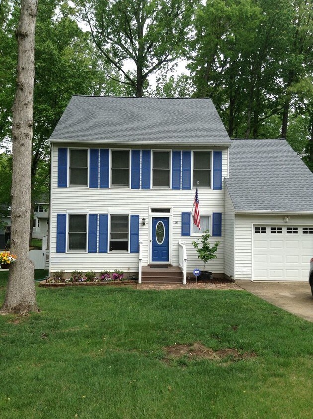 Primary Photo - Charming Colonial Style Home near Quantico
