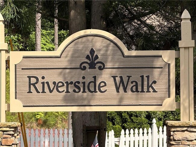 Foto del edificio - 5706 Amberside Ln NE