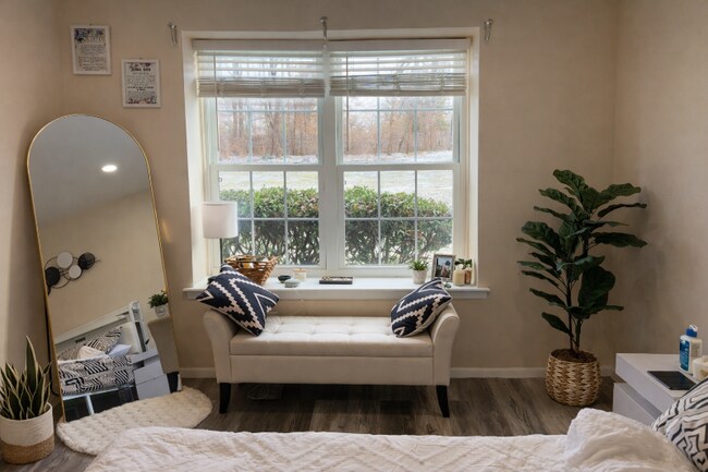 Foto del edificio - 318A Delancey Pl