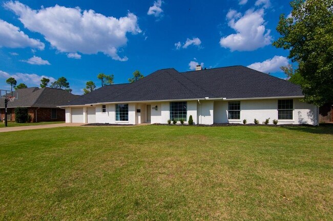 Foto del edificio - 3025 Regency Ct