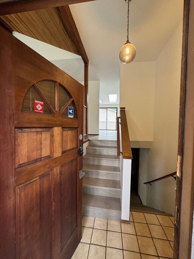 Photo - Quiet, N.Seattle neighborhood w/2 car garage House