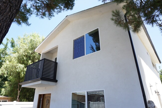 Building Photo - 10332 Jordan Ave