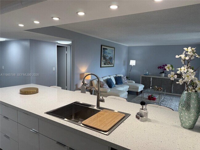 Building Photo - 950 Egret Cir